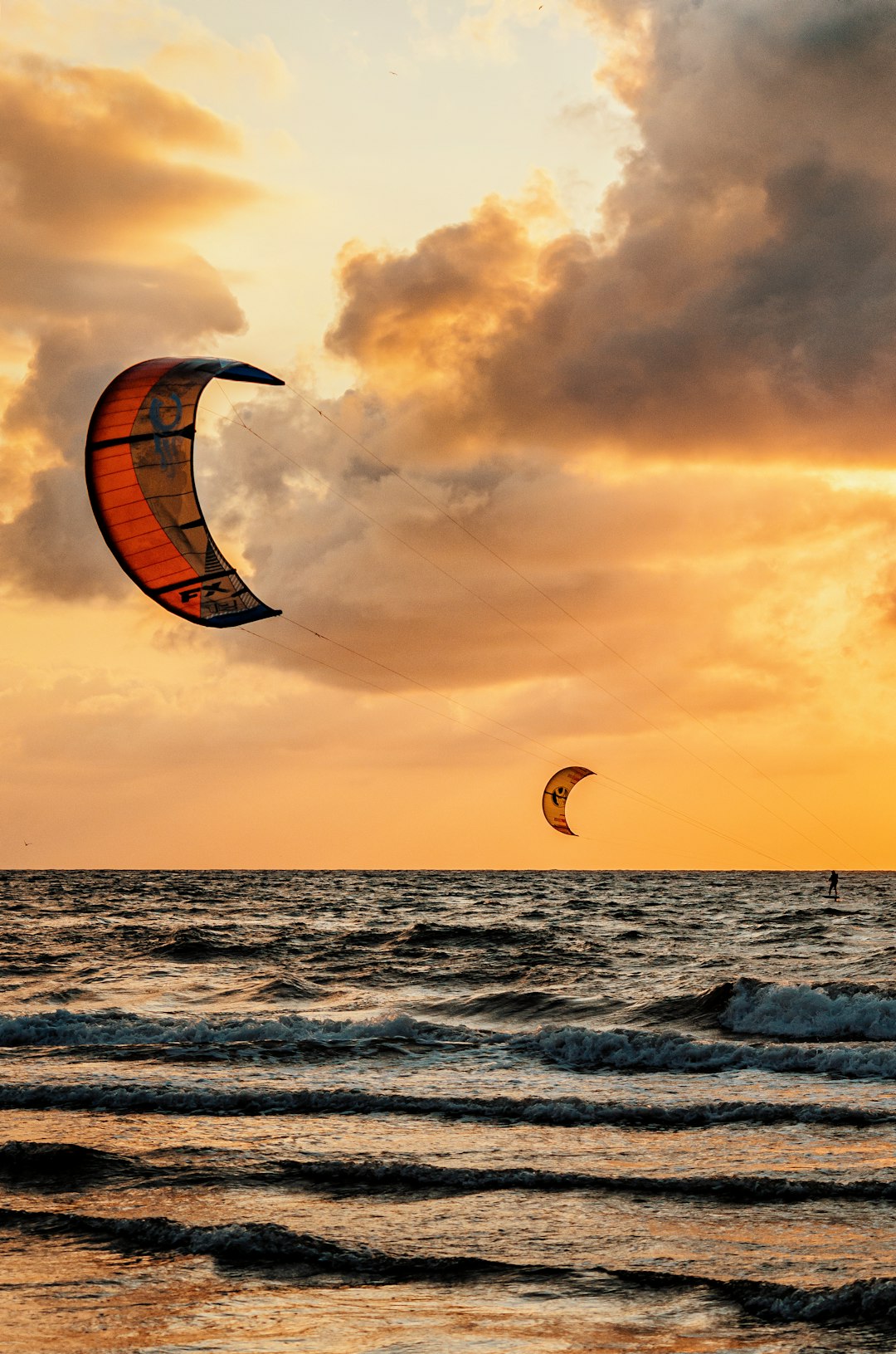 The Art of Drawing Readers In: Your attractive post title goes here Kite surfing at sunrise in Valencia